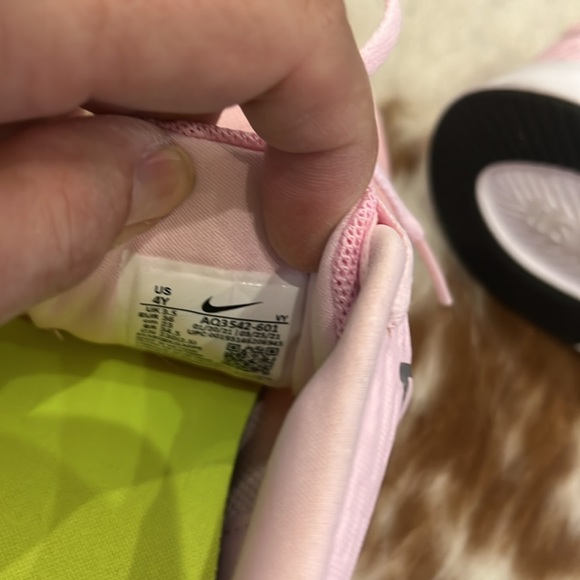 Youth pink Star Runners.  Size Y4.  Worn once. - Picture 7 of 8